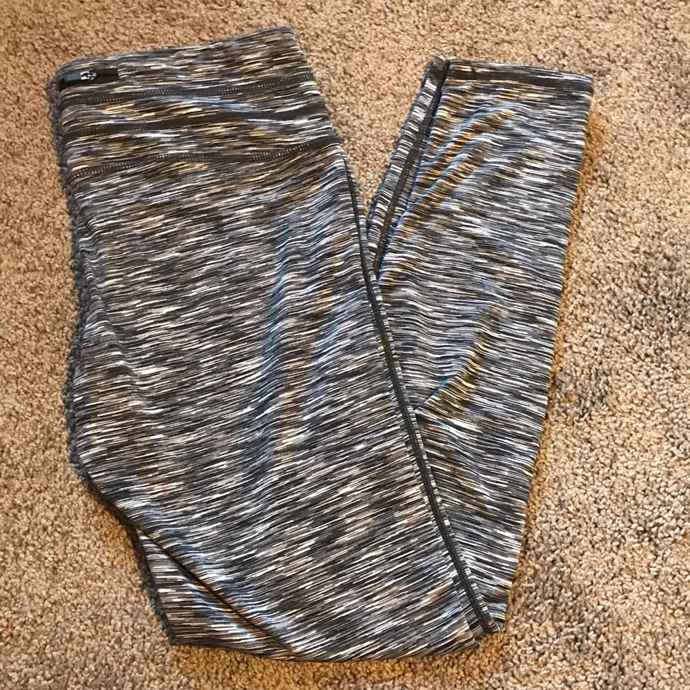Leggings with zip pocket